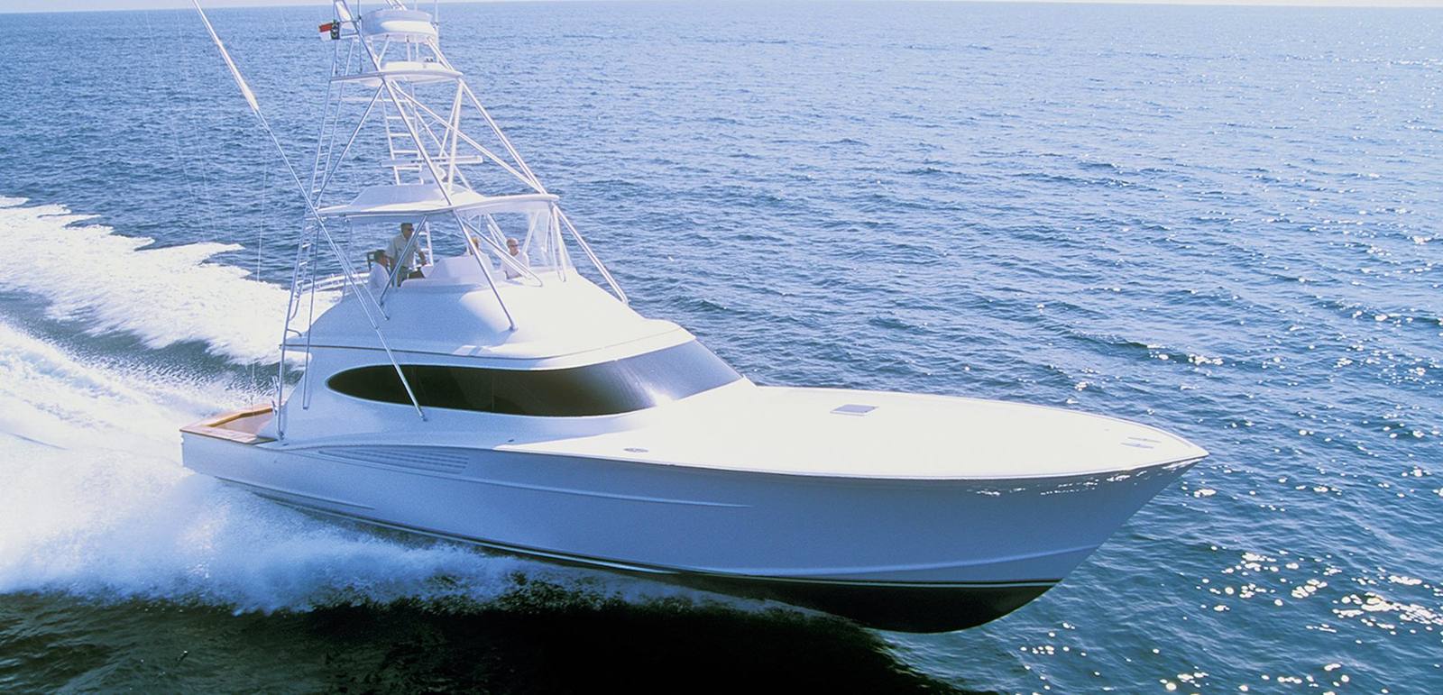 Private sportfishing boat running offshore